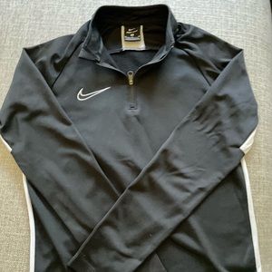🏃‍♂️ 🏃‍♂️ NIKE 1/4 zip Pull-Over - Youth